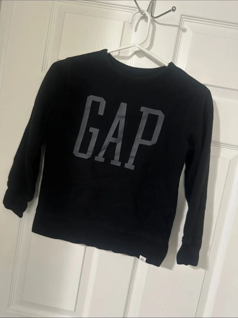 GAP Black Crewneck Sweatshirt with Gray Logo Med